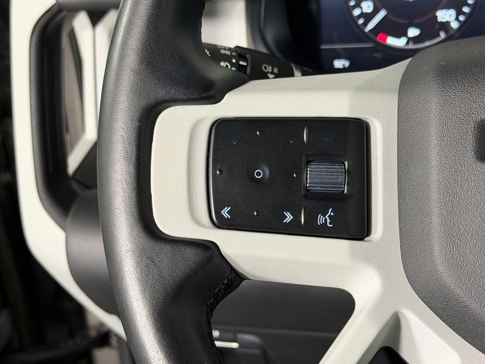 Used 2023 Land Rover Defender 90 S image 14