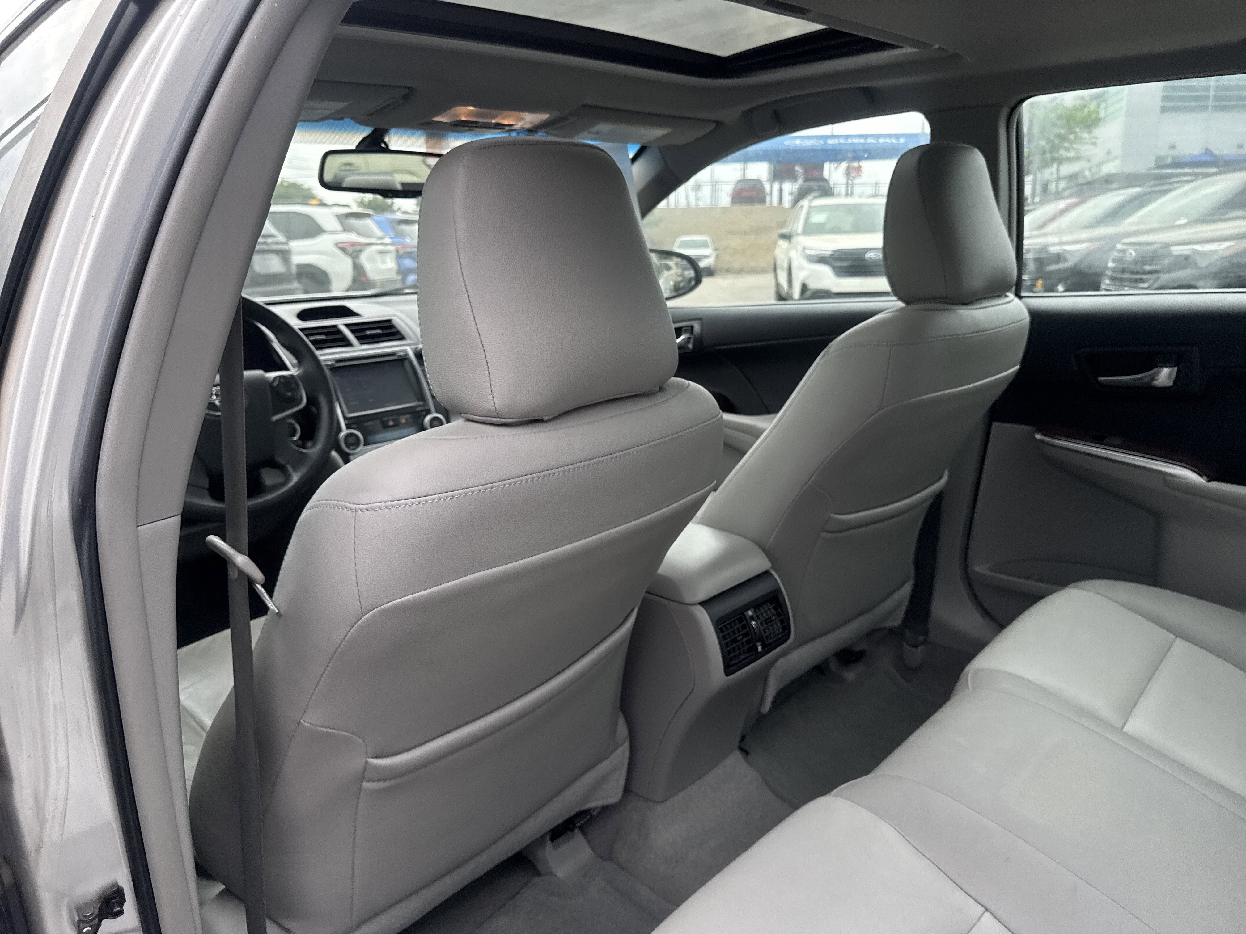 Used 2014 Toyota Camry XLE w/ Convenience Package image 26