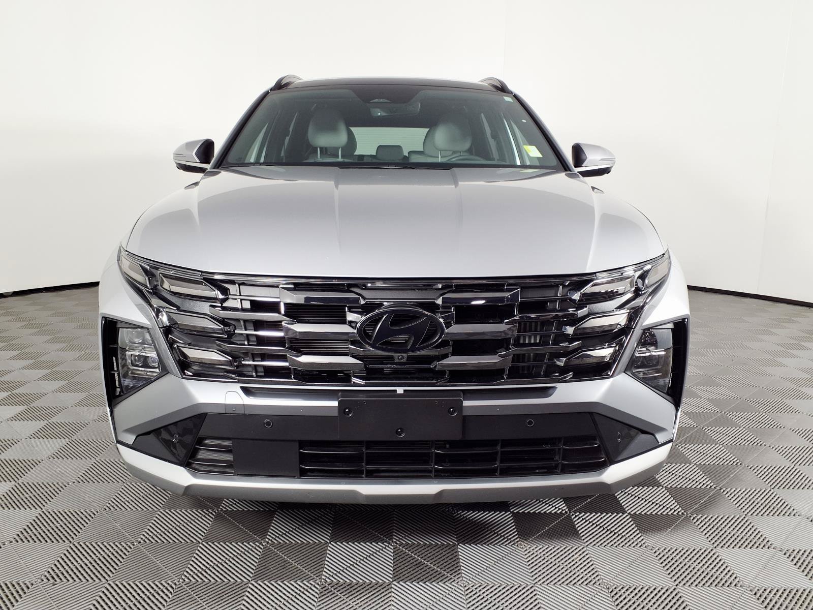 Used 2025 Hyundai Tucson Limited AWD/4WD image 2
