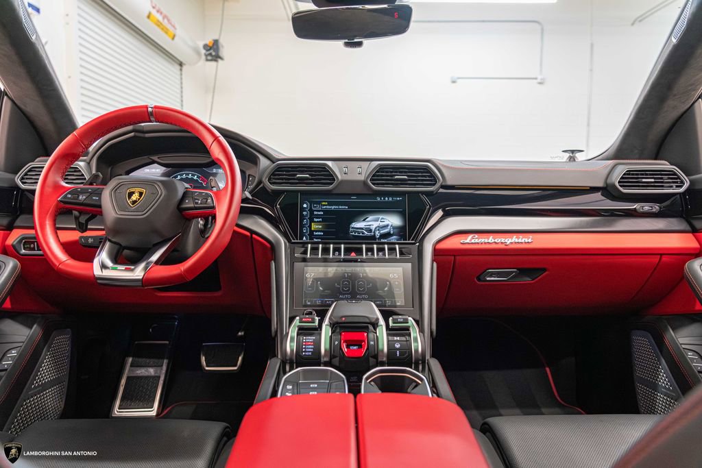 Used 2022 Lamborghini Urus AWD/4WD image 4