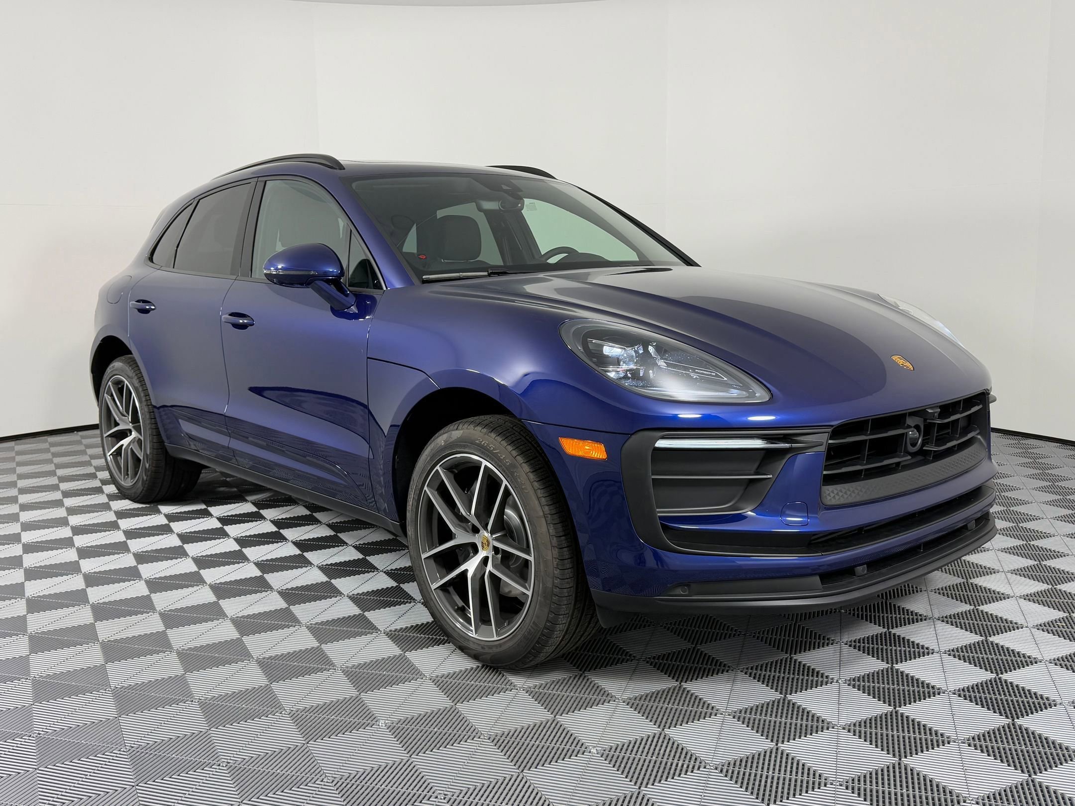 Certified 2026 Porsche Macan AWD/4WD image 7