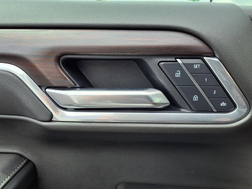 Used 2025 GMC Sierra 1500 SLT image 15