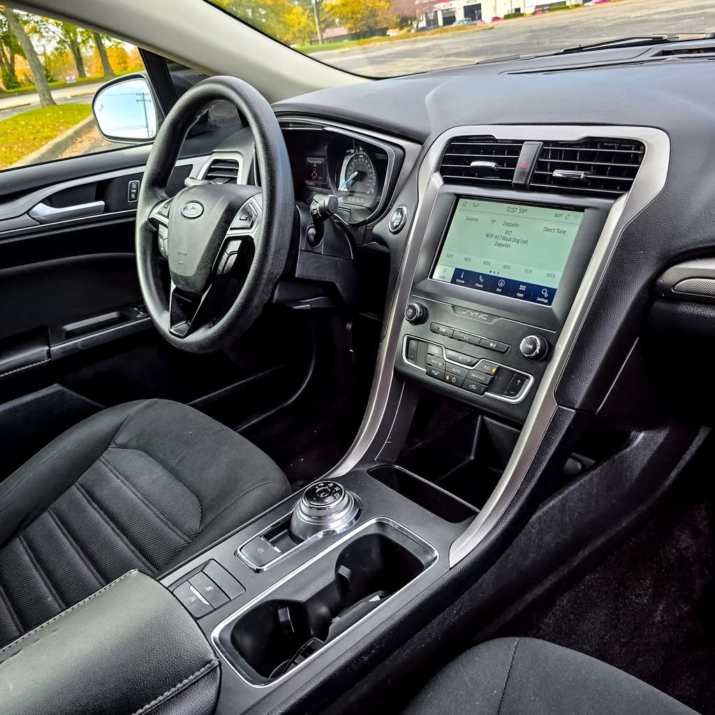 Used 2020 Ford Fusion SE FWD image 26