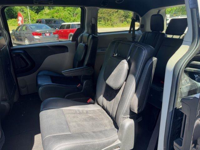 Used 2018 Dodge Grand Caravan SXT FWD image 12