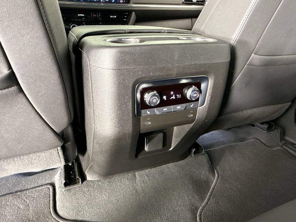 Used 2025 Chevrolet Suburban LT w/ Comfort Package RWD image 18