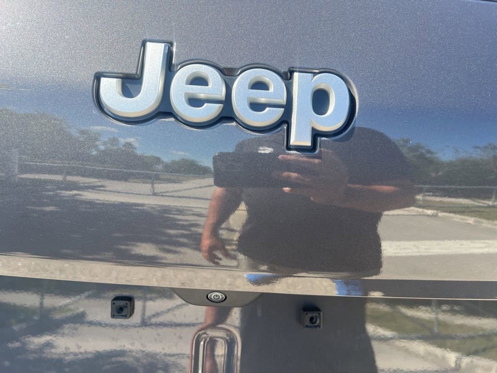 Used 2024 Jeep Grand Cherokee L Laredo RWD image 40