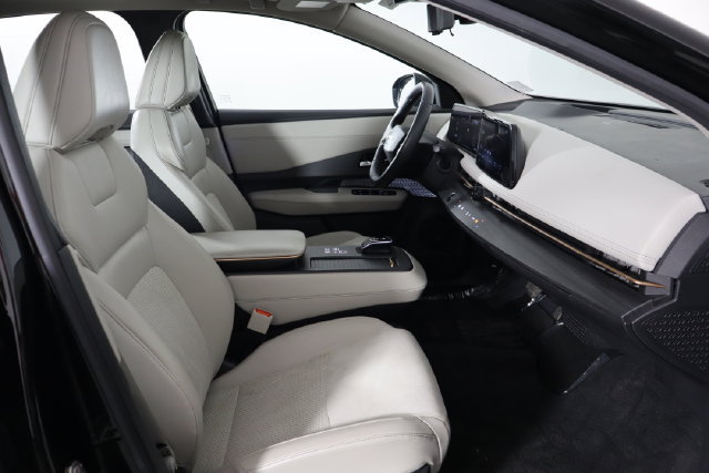 Used 2023 Nissan Ariya AWD image 17