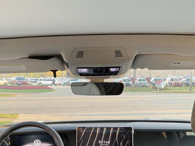 New 2025 Volkswagen Tiguan SE image 9