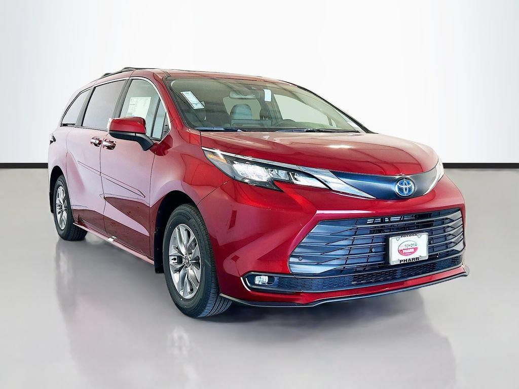 New 2025 Toyota Sienna XLE FWD image 3