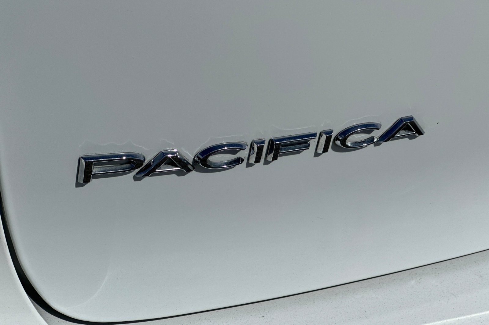 Used 2023 Chrysler Pacifica Touring-L FWD image 26