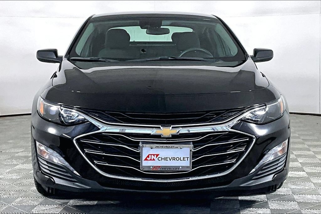Used 2020 Chevrolet Malibu LT FWD image 2