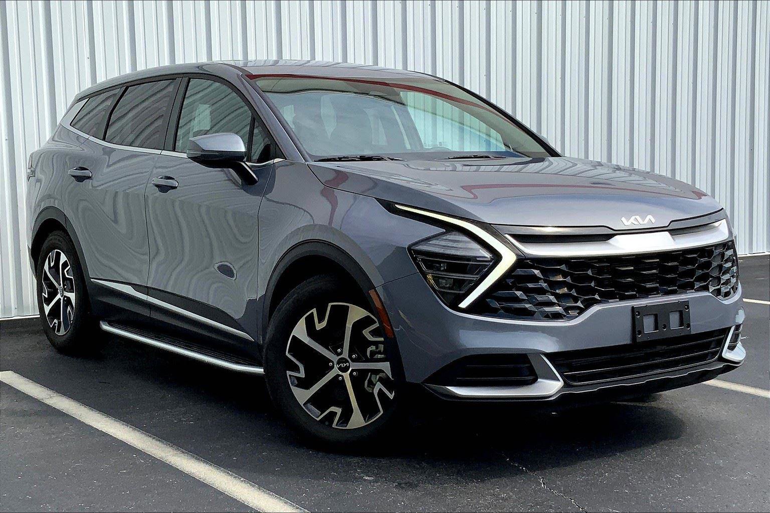 Used 2024 Kia Sportage EX image 2