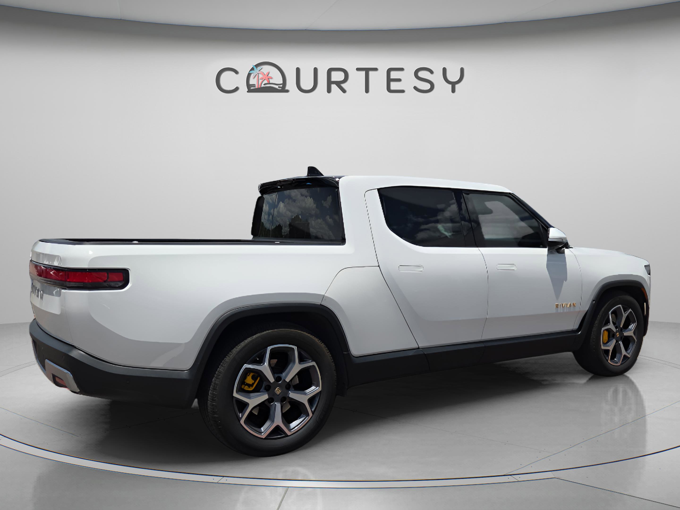 Used 2023 Rivian R1T Adventure AWD/4WD image 3