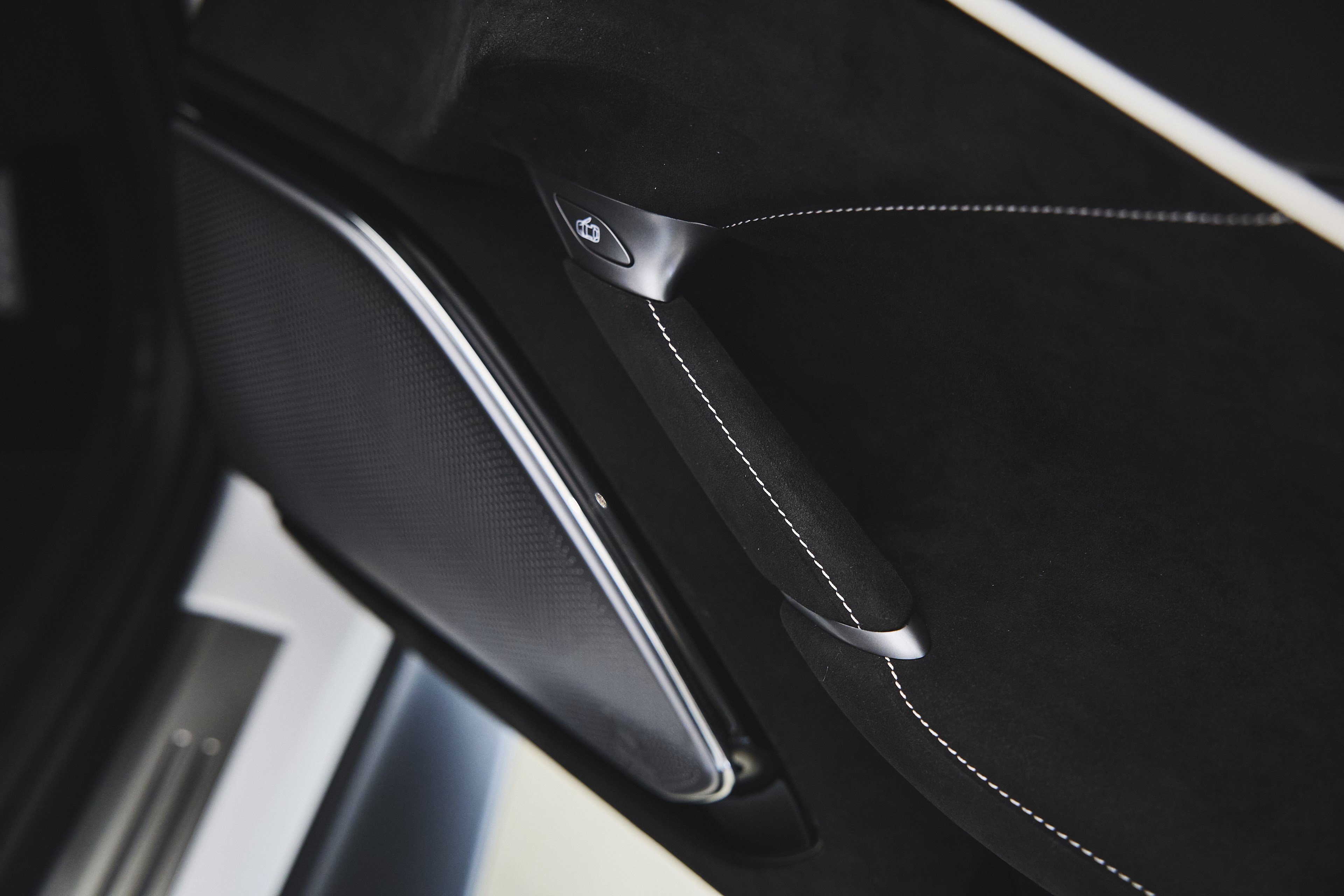 Used 2024 Ferrari Roma Spider image 42