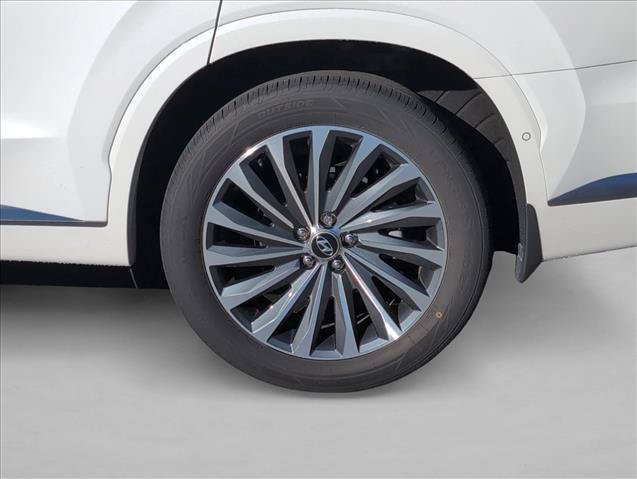 Certified 2025 Hyundai Palisade Calligraphy FWD image 11