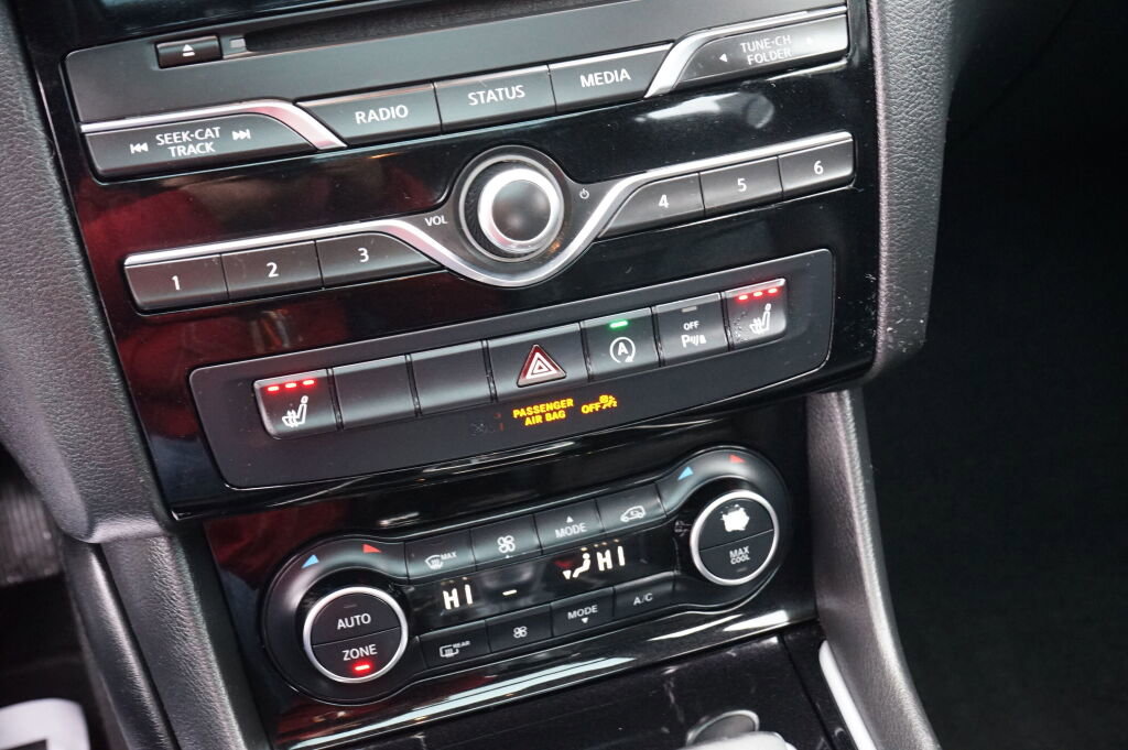 Used 2018 INFINITI QX30 Premium w/ Technology Package image 19