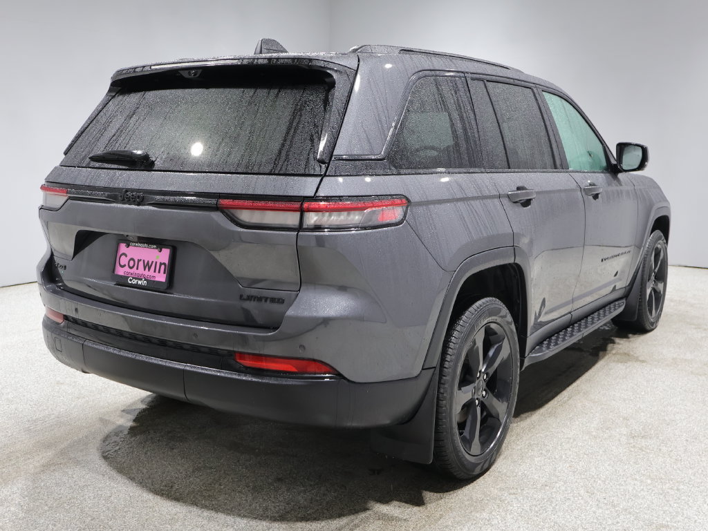 Certified 2024 Jeep Grand Cherokee Limited w/ Luxury Tech Group II AWD/4WD image 3