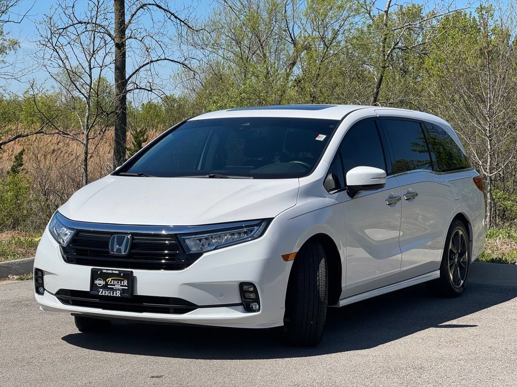 Used 2024 Honda Odyssey Elite image 3