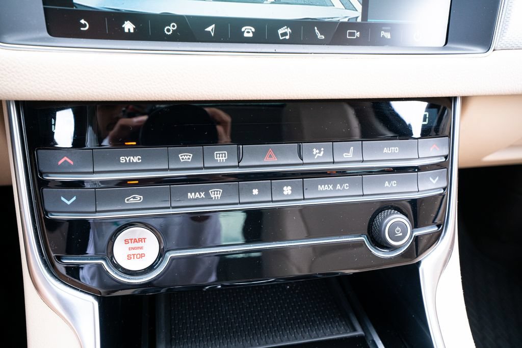 Used 2020 Jaguar XF Premium RWD image 38