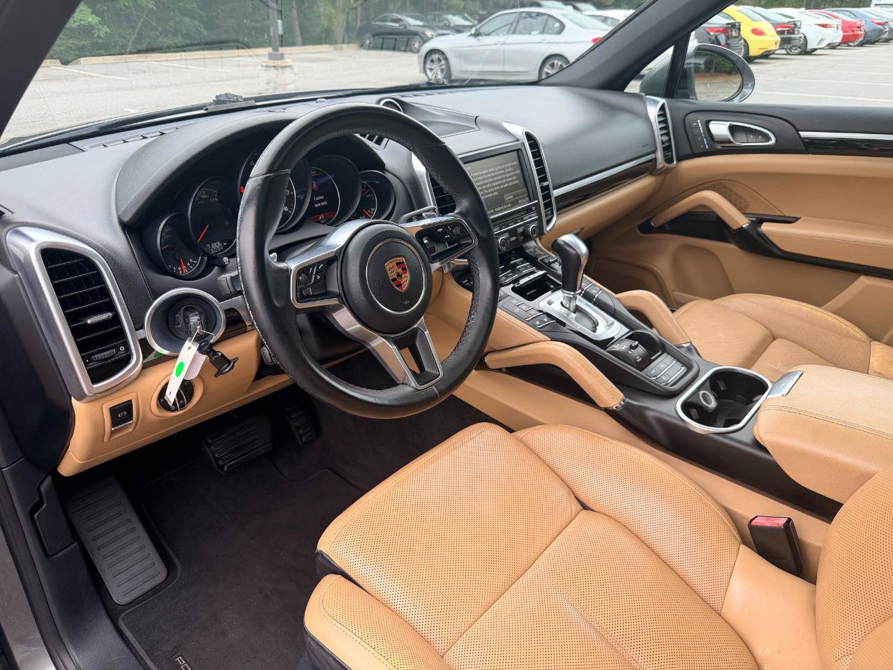 Used 2016 Porsche Cayenne AWD/4WD image 8