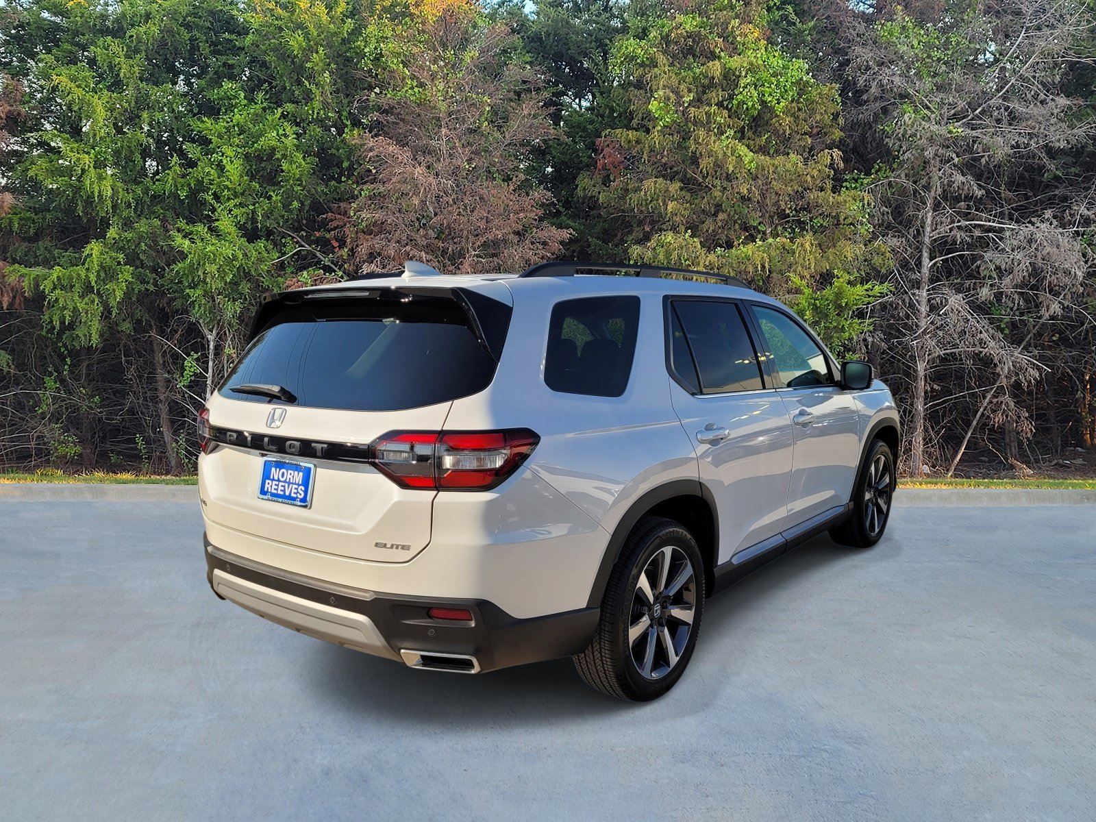 Used 2025 Honda Pilot Elite image 17