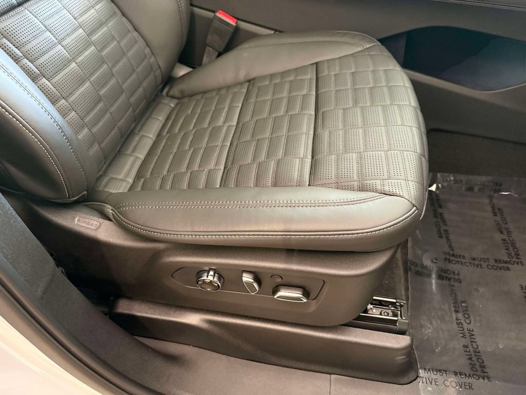 Used 2026 Cadillac Escalade ESV Platinum Luxury w/ LPO, Floor Liner Package AWD/4WD image 27