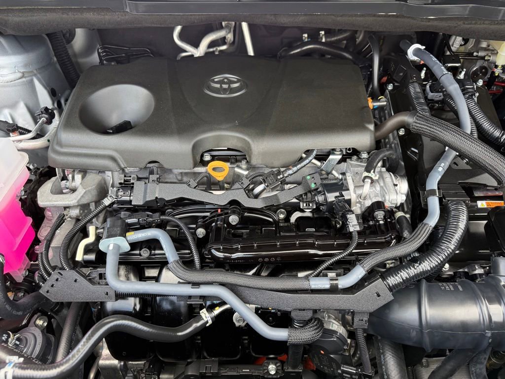 Used 2025 Toyota Sienna XLE w/ XLE Plus Package FWD image 34