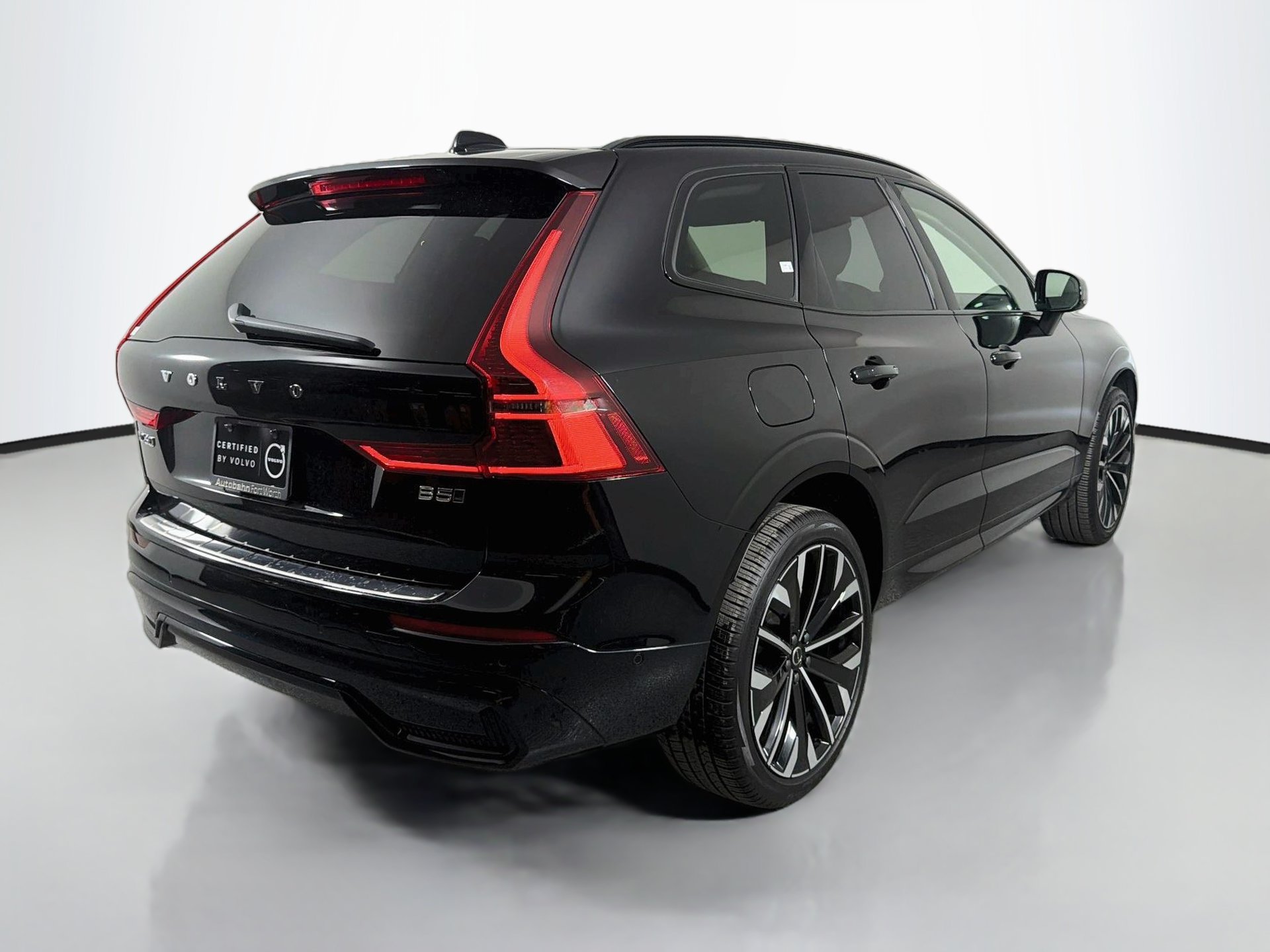 Certified 2026 Volvo XC60 B5 Ultra AWD/4WD image 6