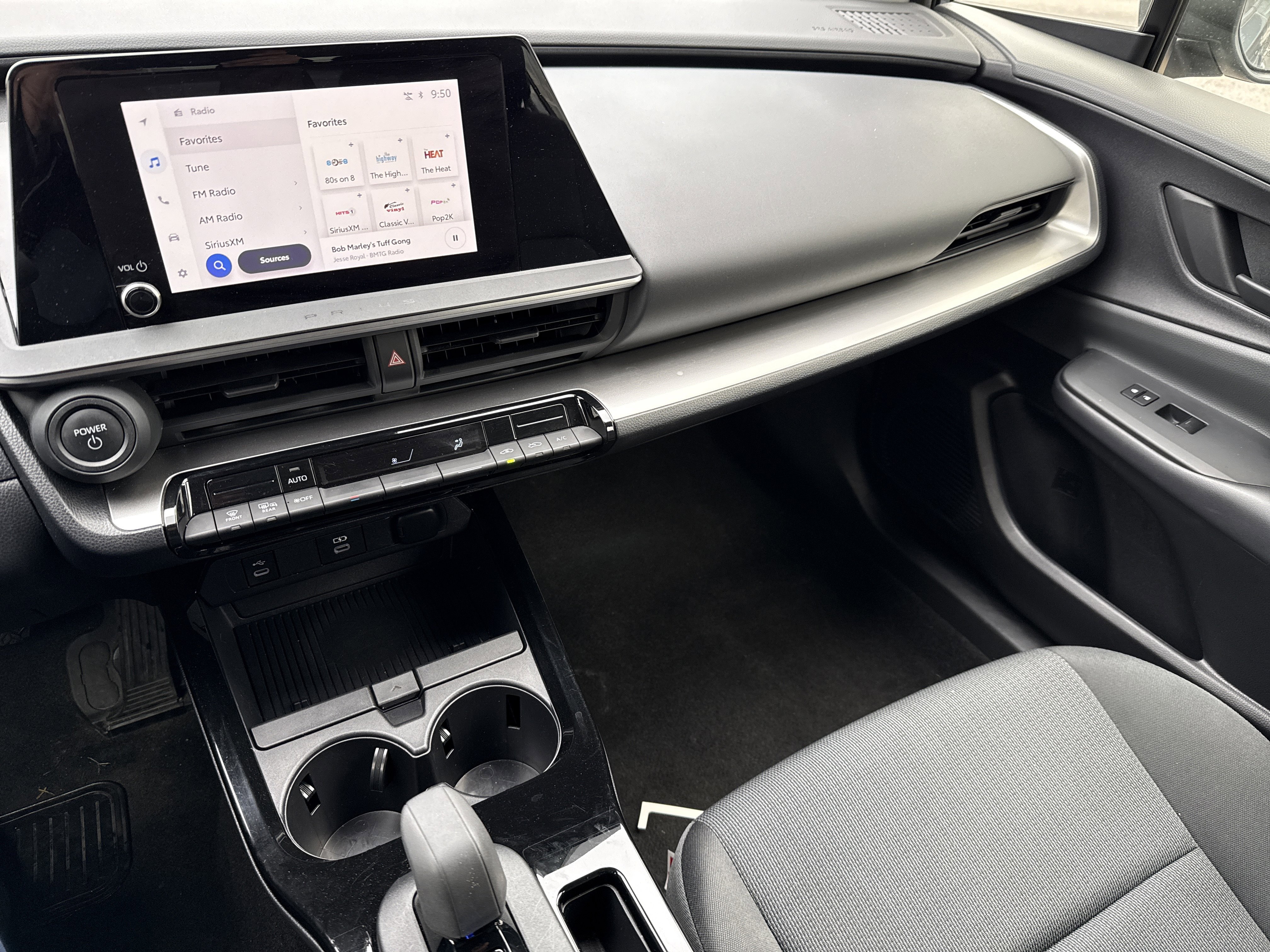Used 2024 Toyota Prius LE FWD image 22