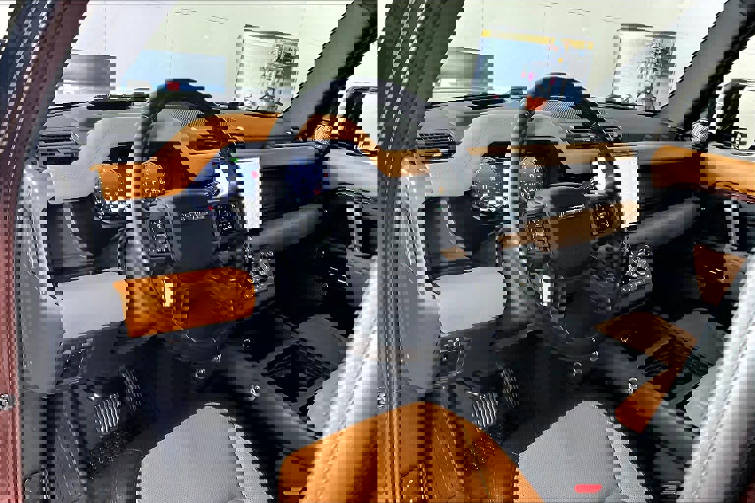 Used 2024 Land Rover Defender 130 X-Dynamic SE image 16