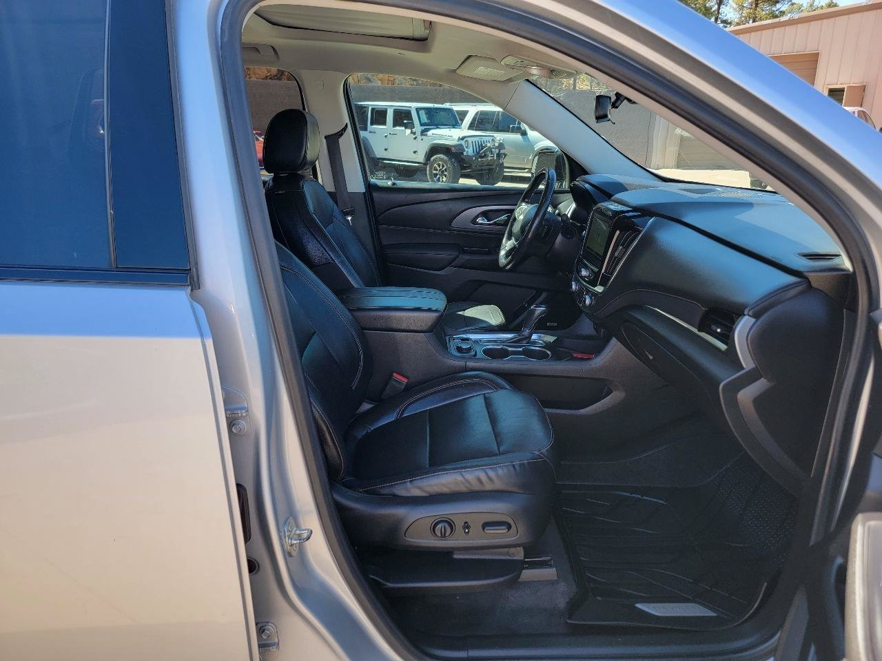 Used 2018 Chevrolet Traverse Premier w/ Redline Edition FWD image 8