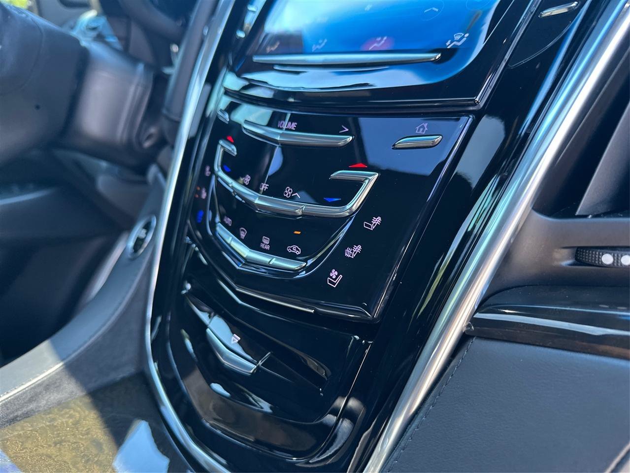 Used 2019 Cadillac Escalade ESV Platinum AWD/4WD image 42