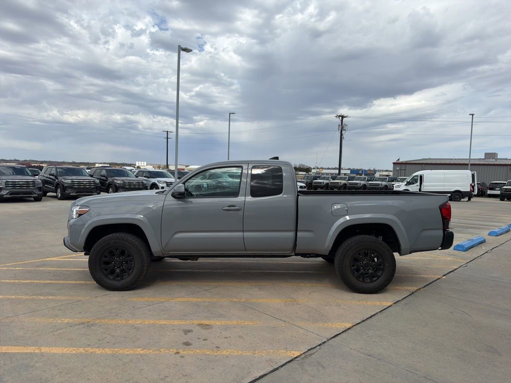 Used 2019 Toyota Tacoma SR5 w/ SR5 Appearance Package (SM) image 4