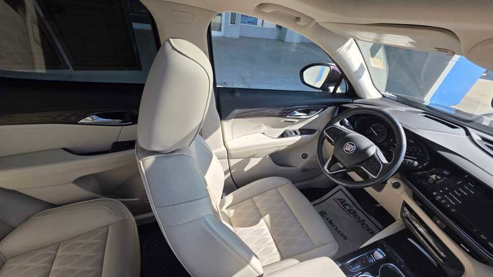 Used 2023 Buick Envision Avenir image 22