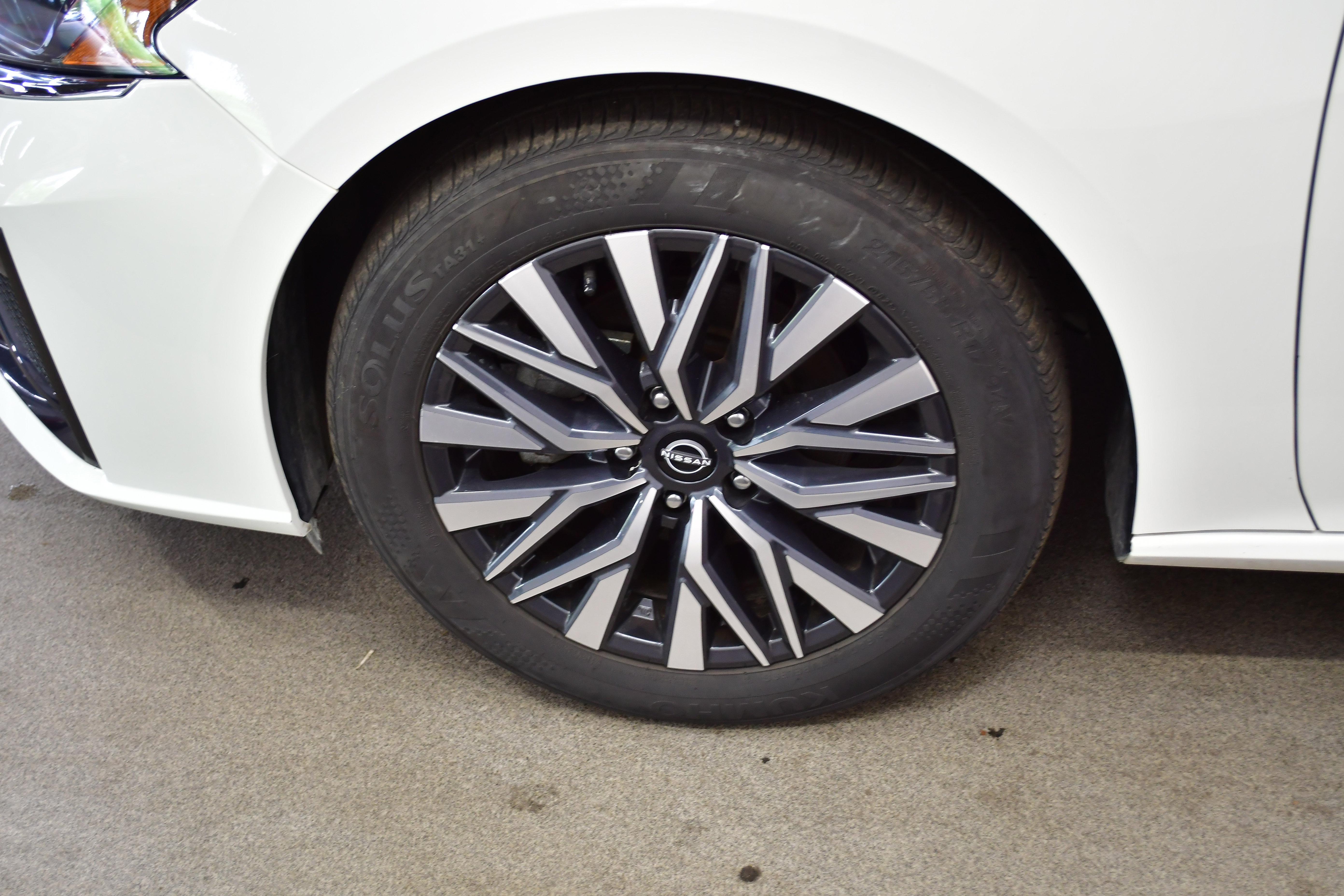 Used 2025 Nissan Altima 2.5 SV FWD image 33