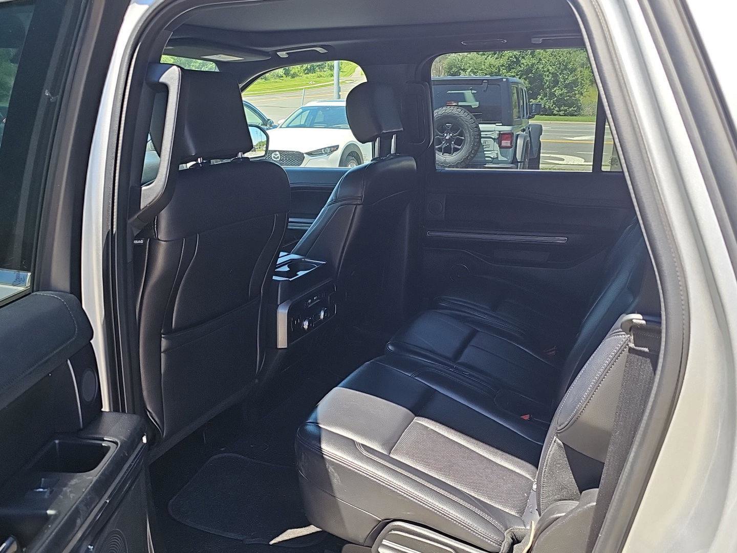 Used 2019 Ford Expedition Max XLT w/ Equipment Group 202A AWD/4WD image 12