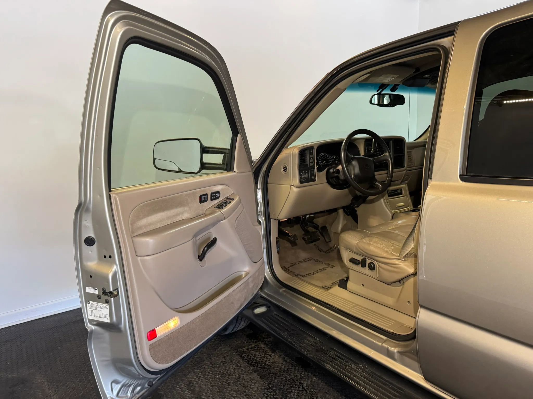 Used 2002 Chevrolet Silverado 2500 LT w/ Off-Road Skid Plate Pkg AWD/4WD image 8