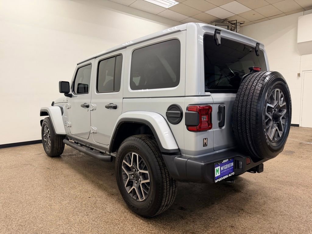 Used 2024 Jeep Wrangler Sahara w/ Technology Group AWD/4WD image 3