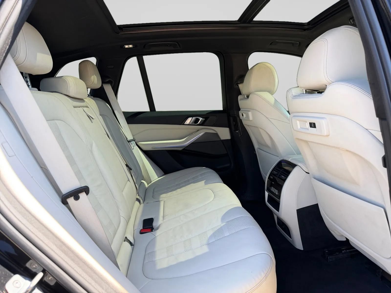 Used 2019 BMW X5 xDrive40i w/ M Sport Package AWD/4WD image 32