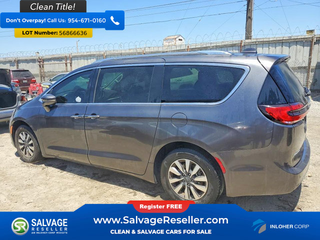Used 2021 Chrysler Pacifica Touring-L FWD image 3