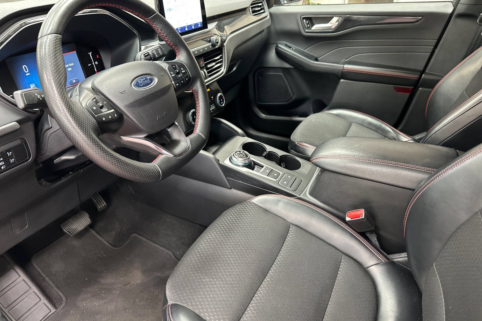 Used 2025 Ford Escape ST-Line Select AWD/4WD image 13