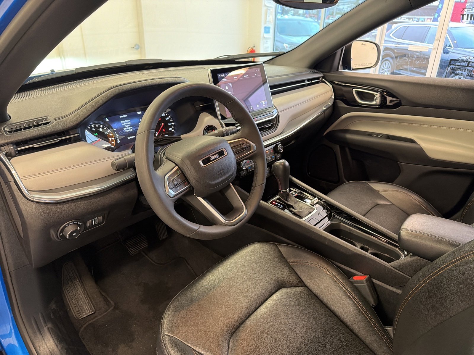 Used 2024 Jeep Compass Limited image 28