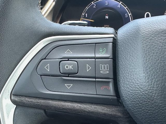 Used 2023 Jeep Grand Cherokee Limited AWD/4WD image 17