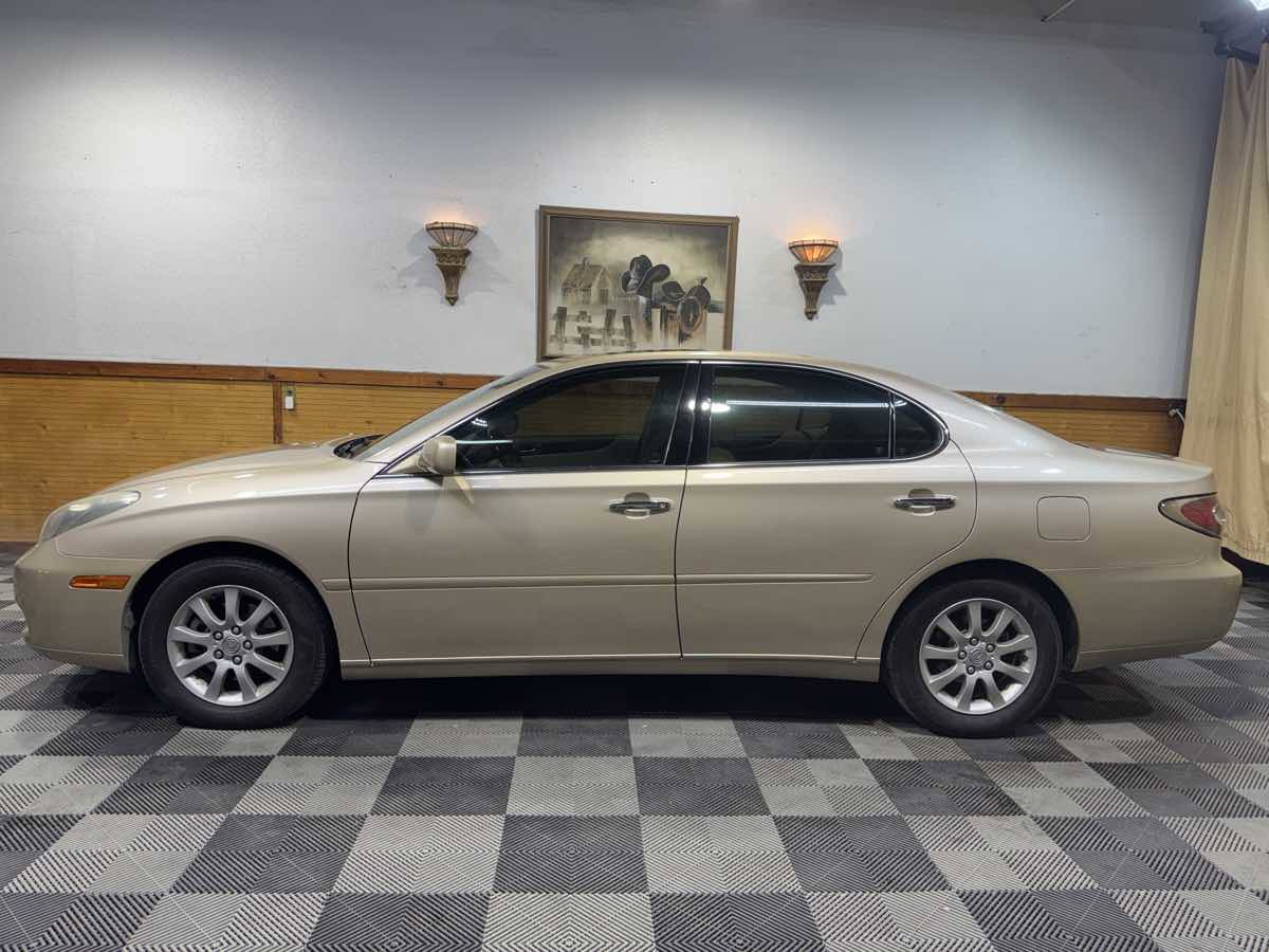 Used 2004 Lexus ES 330 image 2