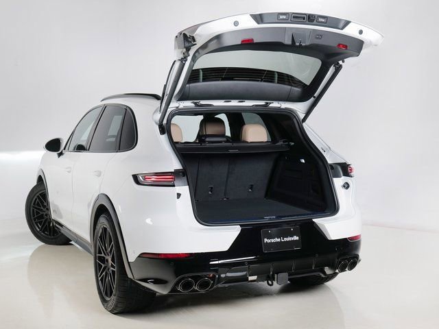 New 2026 Porsche Cayenne GTS image 32