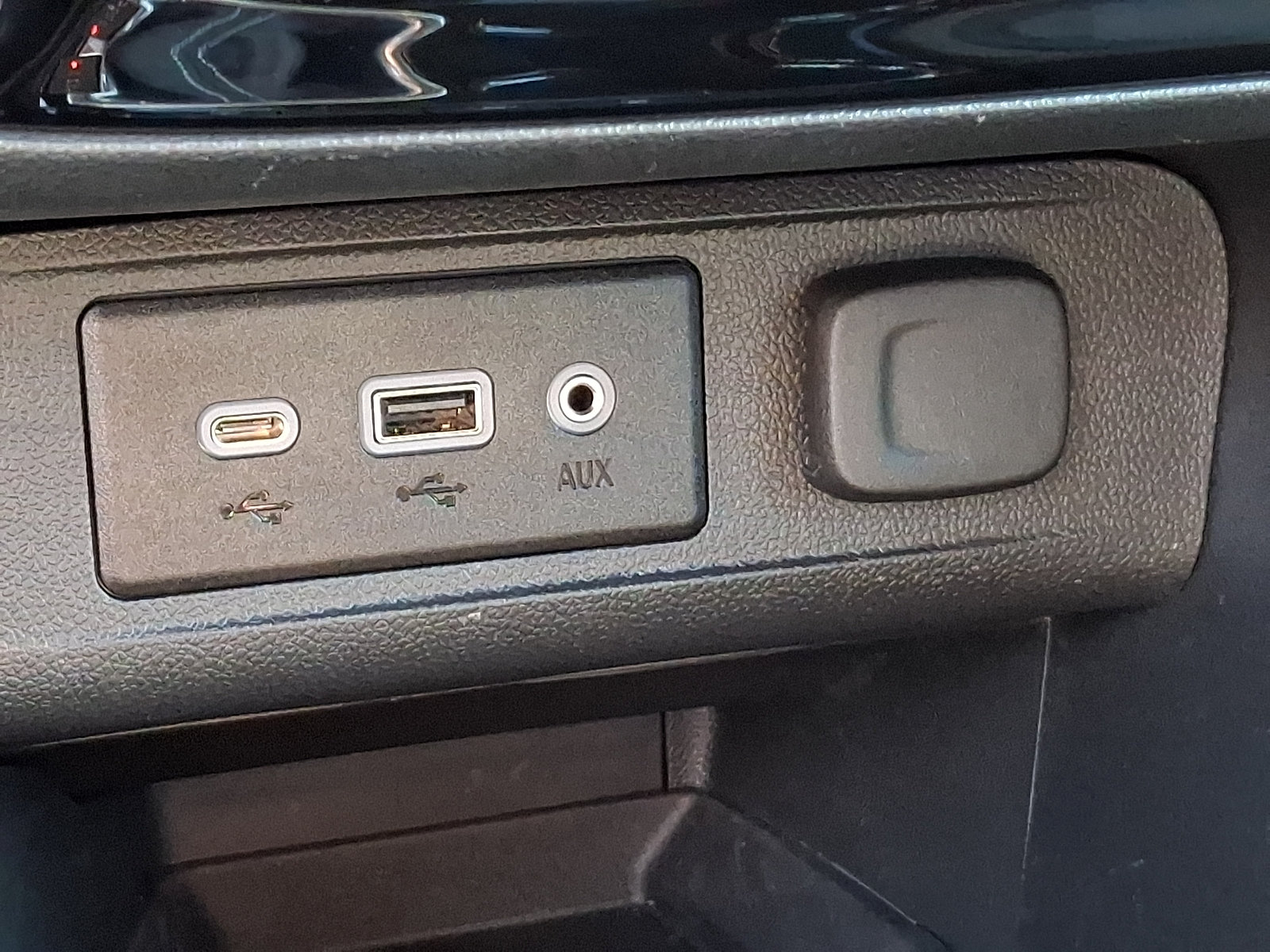 Used 2023 Buick Encore GX Select w/ Sport Touring Package FWD image 27