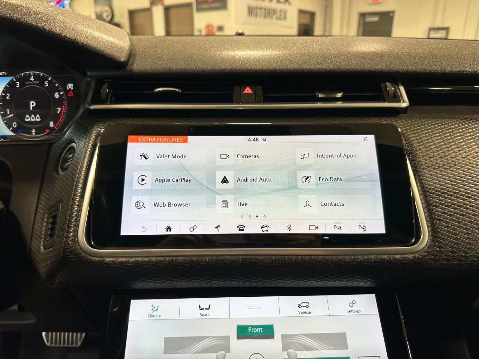 Used 2019 Land Rover Range Rover Velar R-Dynamic SE image 26