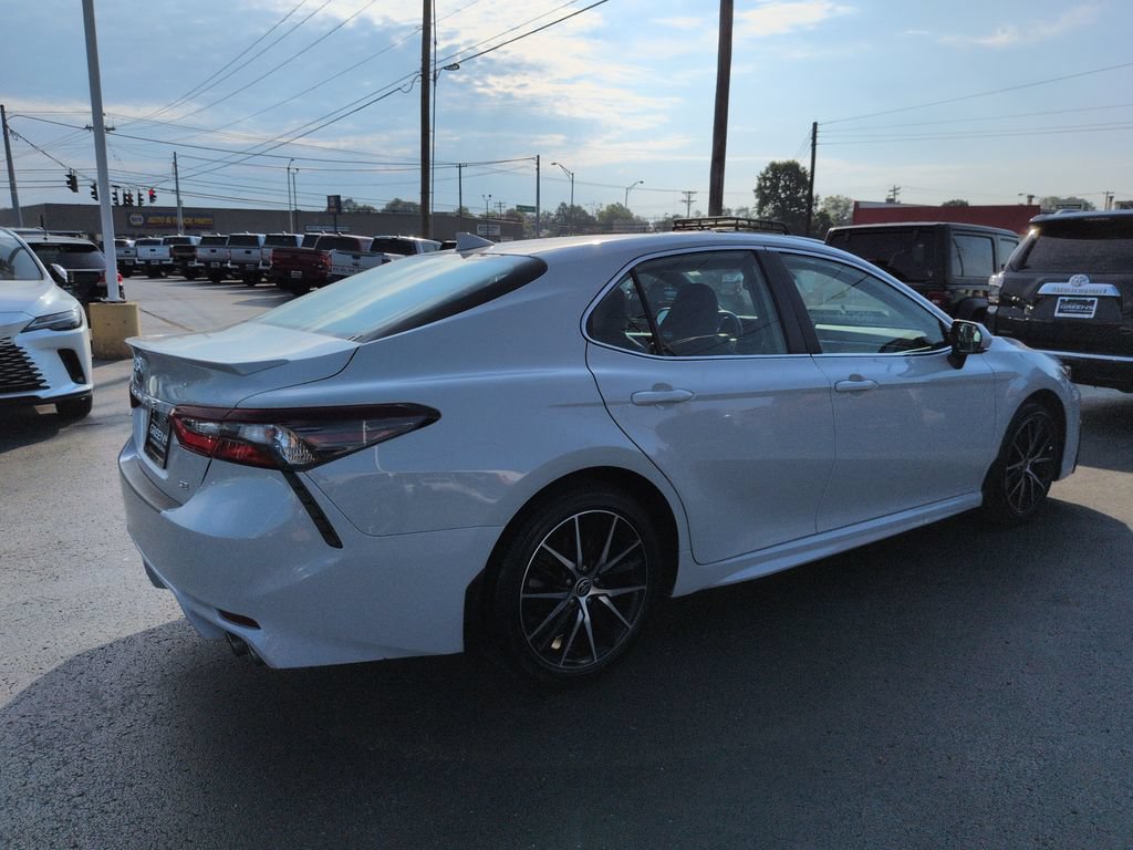 Used 2024 Toyota Camry SE w/ Audio Upgrade Package FWD image 5
