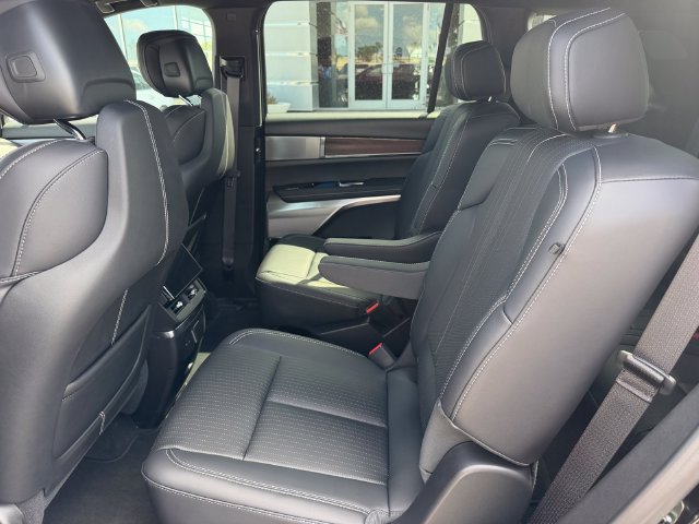 New 2027 Cadillac Vistiq Luxury AWD/4WD image 10