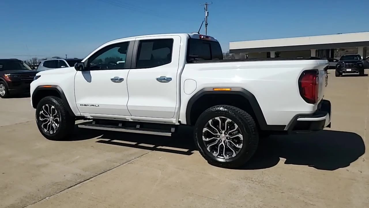 Used 2025 GMC Canyon Denali AWD/4WD image 6